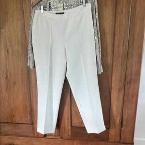 ETCETERA ladies size 10 winter white slim leg ankle pants.EUC. Front seams.